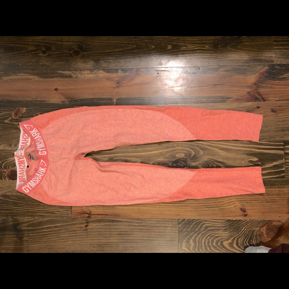 Gymshark flex leggings in Peach/Coral. EUC